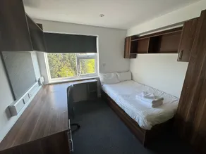 8 Bed Apartment @ Derriford Stays by Pureserviced - Image 4