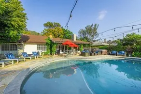 Beverly Hills Home with 2 Guest Houses and Swimming Pool - Image 3