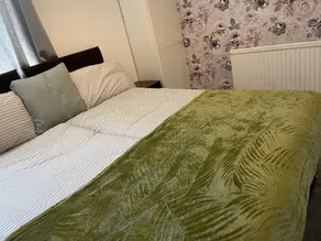 Basildon 3 Bedroom - Free Parking, Private Garden - Image 5