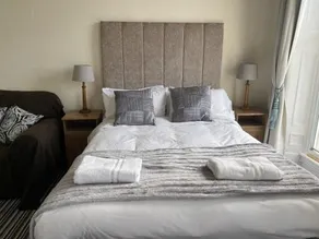 29 Guest House - Image 2