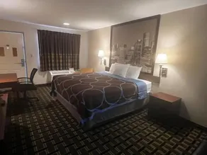 Super 8 by Wyndham Baytown - Image 5
