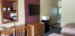 Economy Inn and Suites - Image 4