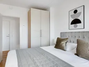 Sanders Arena Chic Three Bedroom Apartment Close to Metro Station - Image 3
