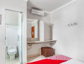 Hotel Economy by OYO Rooms - Image 4