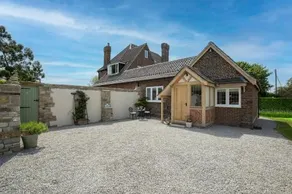 Exclusive Holiday Accommodation - Bancoft Cottage - Image 5