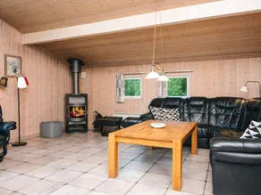 Secluded Holiday Home in Henne near Beach - Image 4