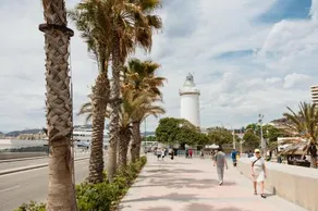 In the historic center of Malaga very close to the beach and the AVE train station with private parking - Image 4