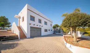 R138 Casa Jessy con gran jardin, piscina y AC - Image 5