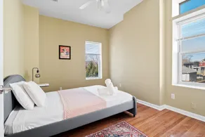 Massive Downtown Area Home... Sleeps 14 - Image 2