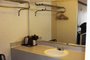 Relax Inn and Suites - Image 5