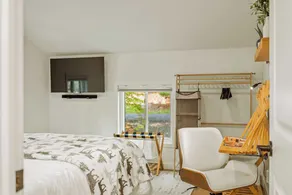 Somerset Lodge by Avantstay Hot Tub Lake Access Community Amenities - Image 2