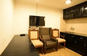 Summit Renaissance Hotel And Spa - Image 5