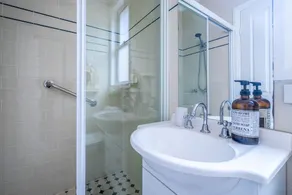 Bondi Boho House Jacuzzi PoolSpa HolidayRento - Image 5