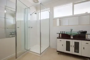 Spacious Comfortable Home in Wheelers Hill+pool - Image 5