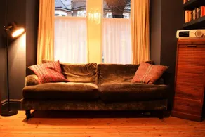 Incredible 1 Bedroom Flat Colourful and Cozy - Image 5