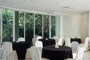M Glamour Hotel - Image 4