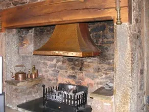 Tudor Thatch Cottage - Image 4
