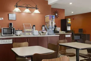 Super 8 by Wyndham Prestonsburg - Image 3