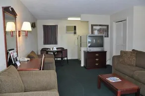 Merrimac Inn & Suites - Image 4