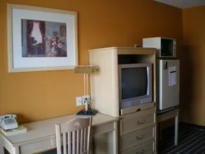 Spring Valley Inn - Image 4