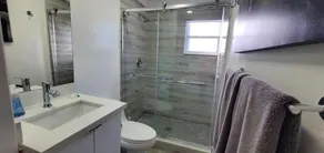 Modern Home - Image 3