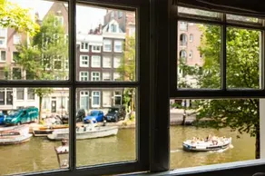 Canal Wow Suites Amsterdam - Image 2