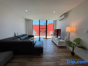 2BR & 1 Free Parking & Pool & Gym & Near CBD & ICC - Image 2