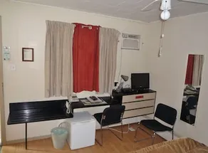 Motel Tracy - Image 5