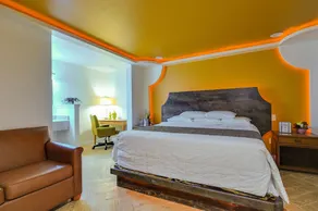 Romantic Inn & Suites - Image 5