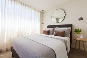 Coastal chic designer apartment - Image 2