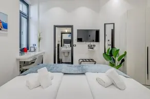Coral Luxury Rooms - Image 5