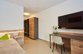 Workers Home - Image 2