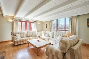 Host Stay The Coach House - Image 4
