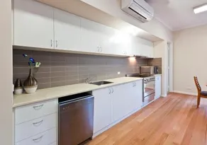 Whatmans Beach House - Image 2