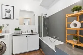 Cozy 1 Bedder in St Kilda with Balcony - Image 3