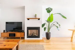 Bright Riverfront 3 Bedroom Condo - Image 4