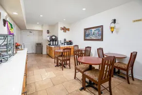 Regency Inn & Suites Biloxi - Image 3