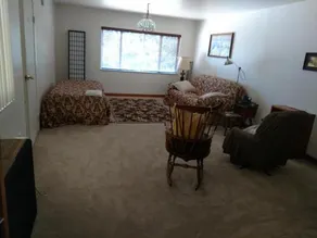 Lakeside Hostel & Guest House - Image 5