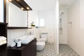 Captain's Apartment with Sea View - Image 4