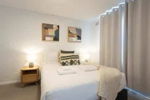 Lovely 1BR Apt in Bicton With Backyard and Parking - Image 2