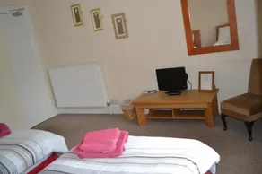 Newton House - Image 5