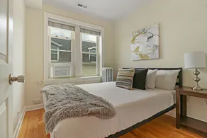 Alluring 2BR Apt in Old Irving Park w/ Laundry - Image 5