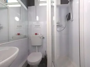 Hostel 7 - Image 5