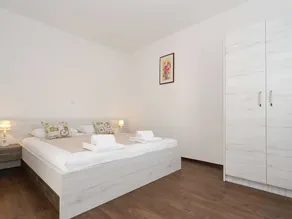 Villa in Prkos With Private Pool and Sea Nearby - Image 3
