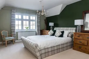4 Bed-House Sleep 10-Parking-HotTub-Wifi - Image 2