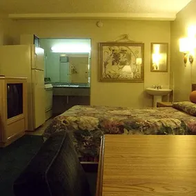 Express Inn & Suites - Image 4