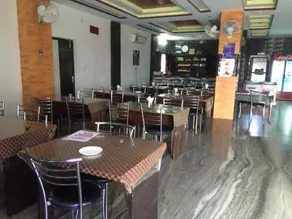 Hotel Rajhans - Image 2