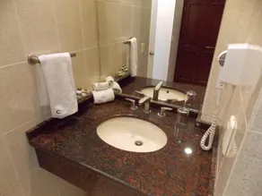 Cypres Hotel & Suites - Image 3
