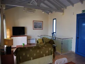 Cosy and Comfortable Beach House in Green Setting, North East Coast Corfu - Image 3