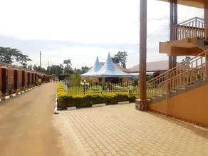 Happy Wallet Gardens Hotel - Image 2